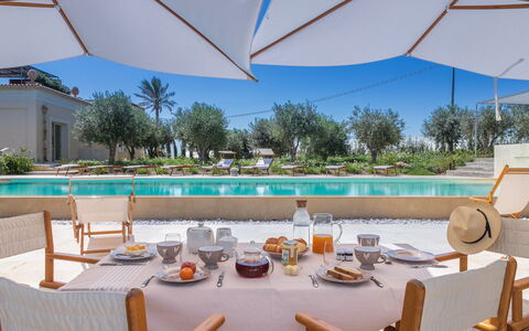 Villa Passo degli Aironi 12: Piscina, Ricorrere, Mobili Da Esterno, Sedia, Estate, Eco Hotel, Hacienda, Ombrello, Shade, Landscaping