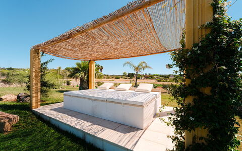 Villa Gialonia 8+2: Shade, Pergola, Struttura Esterna, Padiglione, Thatching, Giardino, Materiali Naturali, Gazebo, Eco Hotel, Landscaping