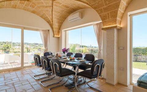 Villa Gialonia 8+2: Mobilia, Interior Design, Sedia, Tavolo, Cucina & Sala Da Pranzo Tavolo, Soffitto, Sala Da Pranzo, Ricorrere, Ristorante, Color Legno