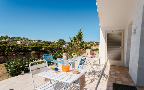 Villa Gialonia 8+2: Appartamento, Mobili Da Esterno, Sedia, Balcone, Shade, Tavolo Esterno, Pianta Della Casa, Vaso Di Fiori