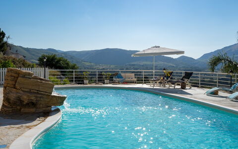 Villa Olimpia 6+2: Piscina, Acqua, Mobili Da Esterno, Ricorrere, Mobilia, Tempo Libero, Ombrello, Eco Hotel, Sedia, Catena Montuosa