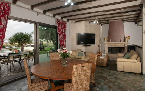 Villa Alessia 6: Mobilia, Tavolo, Sedia, Mobili Da Esterno, Cucina & Sala Da Pranzo Tavolo, Tavolo Esterno, Tavolino Da Caffè, Shade, Giardino, Backyard