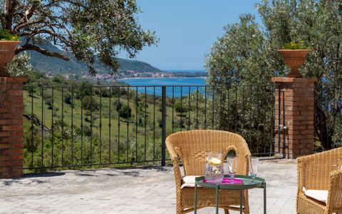 Villa le Sorbe 12: Mobilia, Mobili Da Esterno, Shade, Sedia, Balcone, Recinzione, Eco Hotel, Tavolo Esterno, Ricorrere, Flagstone
