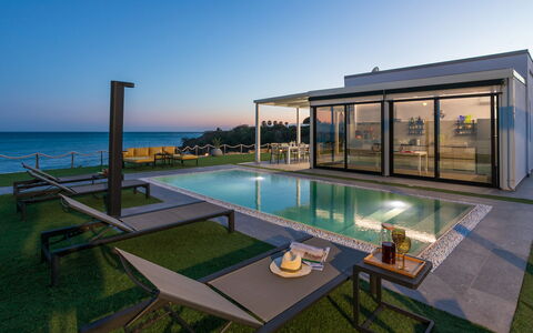 Villa Sabbie Rosse 6: Ricorrere, Shade, Piscina, Villa, Design, Eco Hotel, Hotel, Mobili Da Esterno, Struttura Esterna, Attico
