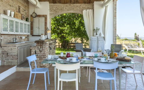 Casa Pilar 4+1: Mobilia, Sedia, Tavolo, Cucina & Sala Da Pranzo Tavolo, Interior Design, Sala Da Pranzo, Mobili Da Esterno, Tavolo Esterno, Ristorante, Tovaglia