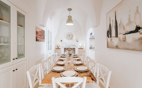 La Torre di Monsignore 12: Mobilia, Interior Design, Tavolo, Soffitto, Sedia, Cucina & Sala Da Pranzo Tavolo, Illuminazione, Sala Da Pranzo, Lampada, Camera