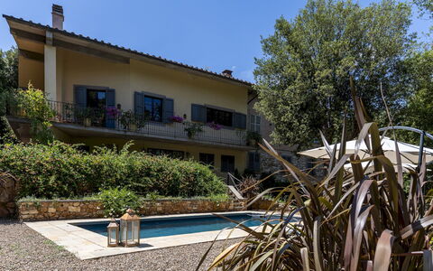 Villa Rinaldi 6: Casa, Zona Residenziale, Arbusto, Casa, Giardino, Shade, Backyard, Estate, Landscaping