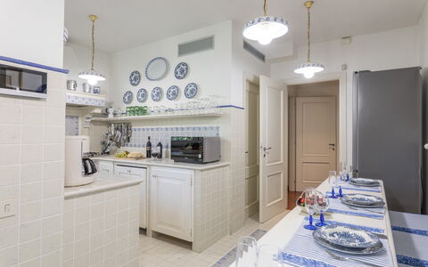 Villa Mimmina 8: Interior Design, Pavimentazione, Soffitto, Pavimento, Mobilia, Cabinetry, Cucina, Illuminazione, Camera, Controsoffitto