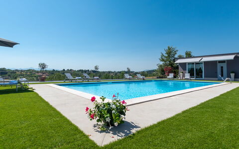 Villa Atmosfere 8: Piscina, Blu, Ricorrere, Tempo Libero, Giardino, Landscaping, Shade, Mobili Da Esterno, Eco Hotel, Prato