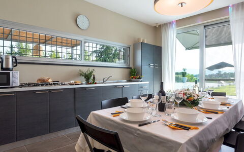 Villa Atmosfere 8: Interior Design, Cucina, Mobilia, Illuminazione, Casa, Pavimentazione, Controsoffitto, Soffitto, Sedia, Elettrodomestico Da Cucina