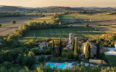 La Vecchia Pieve 8: Paesaggio, Zona Residenziale, Casa, Lotto, Area Rurale, Casa, Insediamento Umano, Estate, Sobborgo, Villaggio