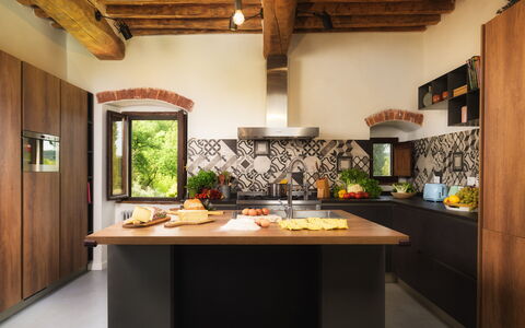 La Vecchia Pieve 8: Mobilia, Interior Design, Cucina, Pavimentazione, Controsoffitto, Legna, Soffitto, Pavimento, Lampada, Camera
