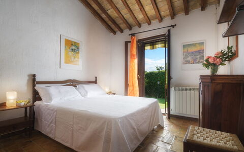 Podere Caprarecce 8: Parete, Mobilia, Casa, Camera Da Letto, Letto, Telaio Del Letto, Latifoglie, Bedding, Pianta Della Casa, Color Legno
