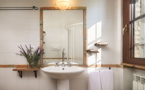 Podere Caprarecce 8: Interior Design, Idraulico Fixture, Lavandino Del Bagno, Bagno, Specchio, Rubinetto, Idraulico, Lavello, Lampada
