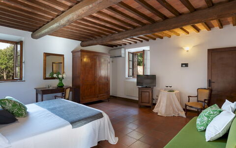 Borgo Gallinaio 32: Mobilia, Casa, Pavimentazione, Pianta Della Casa, Vaso Di Fiori, Sedia, Cucina & Sala Da Pranzo Tavolo, Latifoglie, Sala Da Pranzo, Villa
