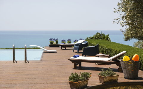 Villa Terra del Sole 8: Acqua, Mobilia, Corpo D'Acqua, Mobili Da Esterno, Mare, Oceano, Ricorrere, Costiera E Morfologie Oceanic, Sedia, Shade