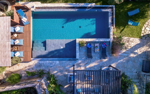 Villa nel Blu 8: Blu, Piscina, Mobili Da Esterno, Ricorrere, Mobilia, Lettino, Sedia, Materiale Composito, Tempo Libero, Eco Hotel