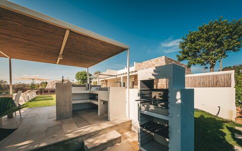 Villa la Pupazza 8: Urban Design, Materiale Composito, Shade, Landscaping, Illuminazione Diurna, Balcone, Backyard