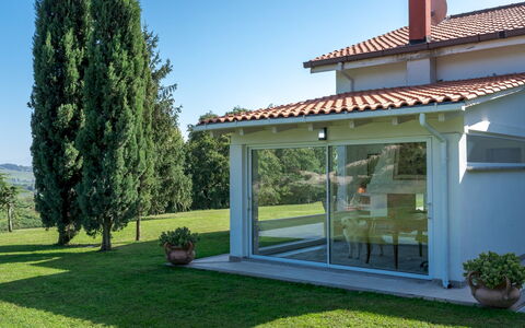 Villa Bubi 8+1: Casa, Tetto, Porta, Struttura Esterna, Villetta, Shade, Portico, Giardino, Estate, Edifici Giardino
