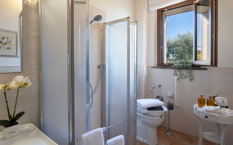 La Buganvilla 14: Parete, Interior Design, Idraulico Fixture, Pavimentazione, Casa, Pavimento, Camera, Bagno, Idraulico, Appartamento
