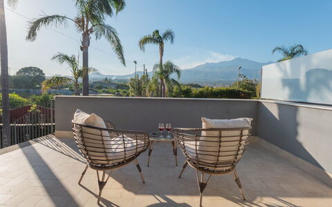 Villa Ingrid 12: Mobilia, Mobili Da Esterno, Sedia, Shade, Eco Hotel, Balcone, Pianta Della Casa, Ricorrere, Tavolo Esterno