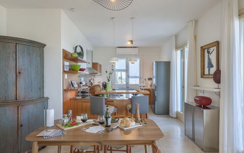 Villa Lucente 6+2: Mobilia, Interior Design, Pavimentazione, Legna, Sedia, Soffitto, Pavimento, Tavolo, Cucina & Sala Da Pranzo Tavolo, Sala Da Pranzo