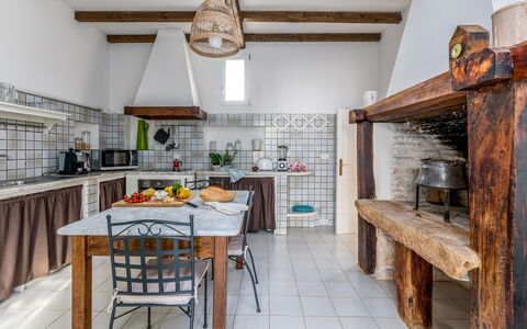 Masseria Profilo 8: Cucina, Interior Design, Mobilia, Controsoffitto, Soffitto, Pavimentazione, Camera, Elettrodomestico Da Cucina, Casa, Pavimento