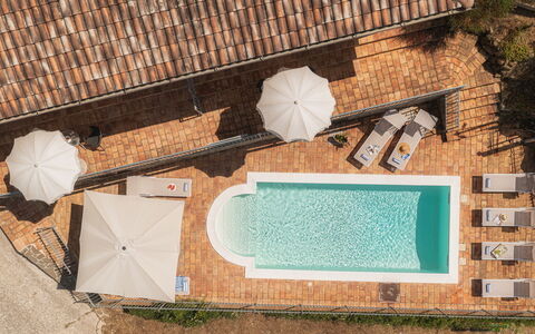 Villa Maggiorana 10: Piscina, Mobili Da Esterno, Materiale Composito, Ricorrere, Lettino, Sedia, Ombrello, Piastrella, Design, Villa