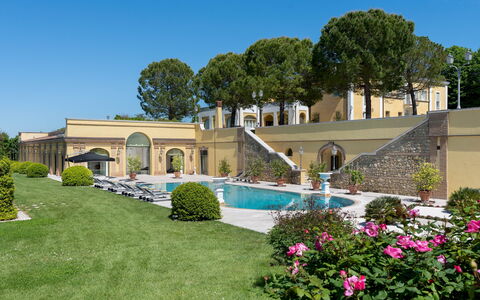 Tenuta Bagni De'Consoli 24: Architettura, Cortile, Estate, Hacienda, Dimora, Giardino, Piscina, Villa, Landscaping, Cortile