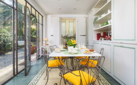 Villa Gaius 8+2: Mobilia, Interior Design, Pavimentazione, Sedia, Tavolo, Sala Da Pranzo, Cucina & Sala Da Pranzo Tavolo, Casa, Pavimento, Camera
