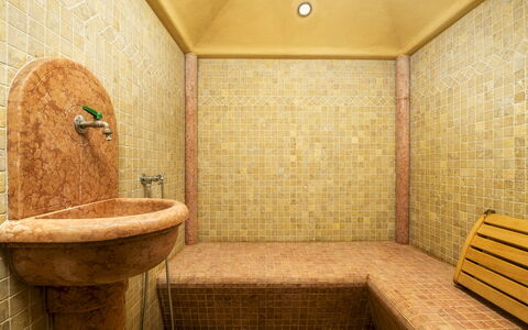 Villa Gaius 8+2: Parete, Pavimentazione, Pavimento, Interior Design, Piastrella, Materiale Composito, Idraulico Fixture, Idraulico, Bagno