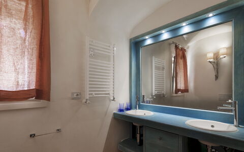 Villa Padulella 8+2: Parete, Idraulico Fixture, Interior Design, Lavandino Del Bagno, Pavimentazione, Lavello, Pavimento, Bagno, Soffitto, Rubinetto