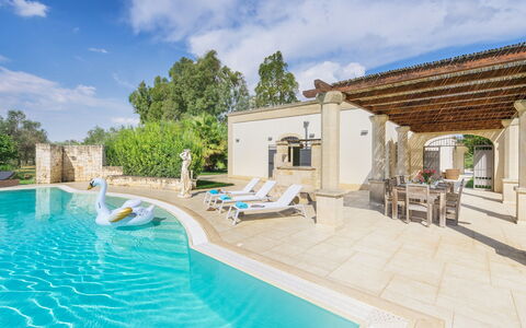 Villa la Dolce Vita 6: Architettura, Piscina, Materiale Composito, Estate, Hacienda, Villa, Landscaping, Design, Dimora, Giochi D'Acqua