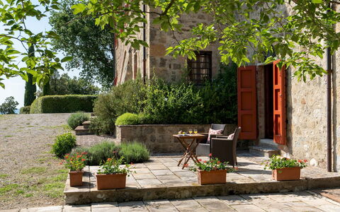 Cosciano 12: Parete, Mobilia, Vaso Di Fiori, Giardino, Sedia, Brick, Flagstone, Pianta Della Casa, Muro ​​Di Pietra