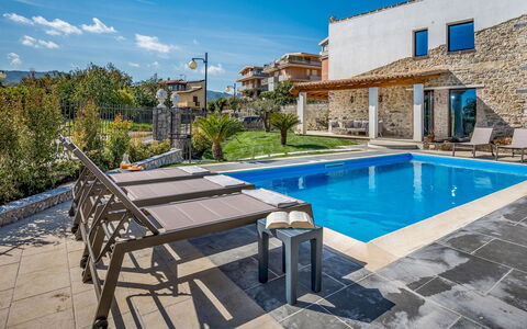Villa Gallus 6: Blu, Piscina, Materiale Composito, Ricorrere, Mobili Da Esterno, Eco Hotel, Villa, Estate, Sedia, Lettino