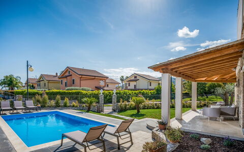 Villa Gallus 6: Zona Residenziale, Casa, Casa, Tetto, Piscina, Estate, Villetta, Giardino, Tempo Libero, Ricorrere