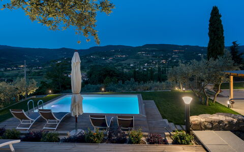 Terrazza sulla Valle 4+2: Piscina, Collina, Ricorrere, Eco Hotel, Mobili Da Esterno, Catena Montuosa, Landscaping, Giardino, Estate, Villa