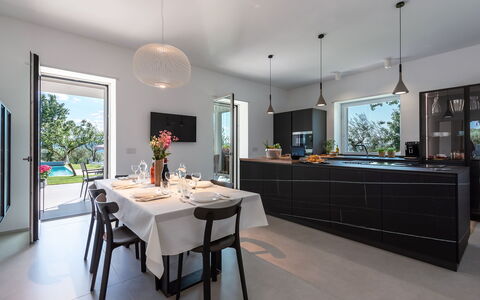 Villa Petrillo 6: Mobilia, Interior Design, Soffitto, Casa, Cucina, Controsoffitto, Pavimentazione, Lampada, Sedia, Illuminazione
