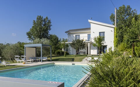 Villa Petrillo 6: Blu, Piscina, Zona Residenziale, Casa, Casa, Estate, Ricorrere, Giardino, Prato, Villa