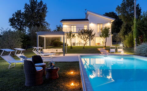 Villa Petrillo 6: Piscina, Zona Residenziale, Casa, Casa, Ricorrere, Estate, Giardino, Villa, Eco Hotel, Prato