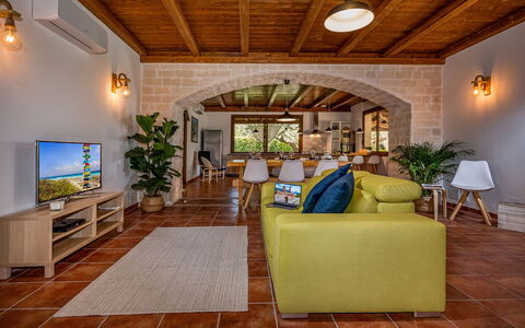 Villa Cutrera 8: Interior Design, Mobilia, Pavimentazione, Soffitto, Divano, Pavimento, Camera, Soggiorno, Tavolo