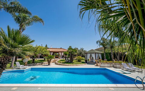 Villa Cutrera 8: Piscina, Ricorrere, Eco Hotel, Estate, Hacienda, Shade, Landscaping, Villa, Flagstone