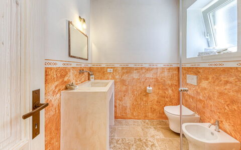 Il Nachiro 6: Pavimentazione, Pavimento, Idraulico Fixture, Interior Design, Piastrella, Bagno, Idraulico, Rubinetto, Lavello, Marmo