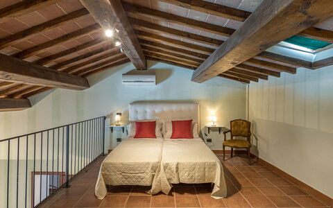Podere Montioni 6+2: Mobilia, Interior Design, Soffitto, Pavimentazione, Camera Da Letto, Pavimento, Camera, Letto, Illuminazione, Telaio Del Letto