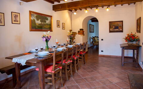 Podere Montioni 6+2: Mobilia, Legna, Pavimentazione, Interior Design, Tavolo, Sala Da Pranzo, Pavimento, Vaso Di Fiori, Cucina & Sala Da Pranzo Tavolo, Sedia