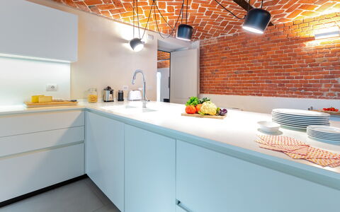 Villa Boemia 10: Cucina, Controsoffitto, Interior Design, Lampada, Soffitto, Cabinetry, Elettrodomestico Da Cucina, Idraulico Fixture, Illuminazione, Apparecchio Major