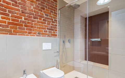 Villa Boemia 10: Parete, Idraulico Fixture, Pavimentazione, Brick, Bagno, Pavimento, Marrone, Interior Design, Idraulico, Rubinetto