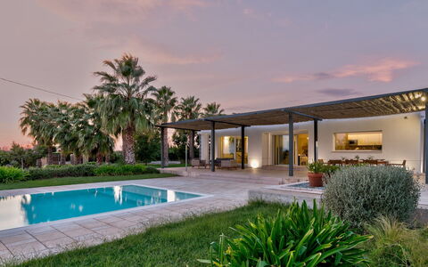 Villa i Chiani 8: Zona Residenziale, Casa, Tetto, Estate, Shade, Giardino, Landscaping, Ricorrere, Struttura Esterna, Hacienda