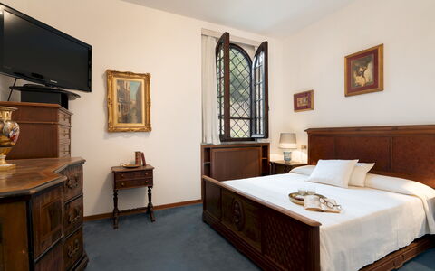 Villa Manganelli 12: Mobilia, Interior Design, Legna, Camera Da Letto, Pavimentazione, Letto, Cornice, Illuminazione, Cassetto, Camera