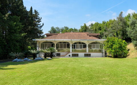 Villa Manganelli 12: Tetto, Casa, Casa, Zona Residenziale, Estate, Agriturismo, Villetta, Giardino, Prato